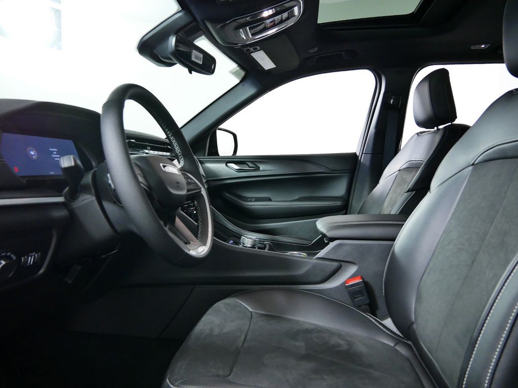 2024 Jeep Grand Cherokee Altitude 33