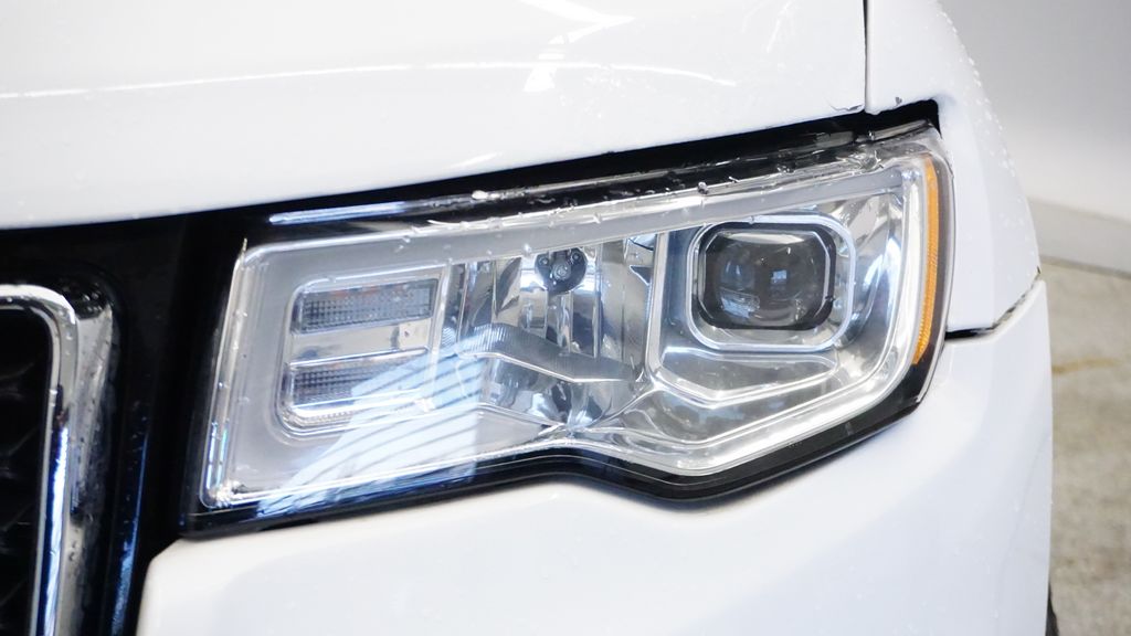 Thumbnail: 2017 Jeep Grand Cherokee - 12