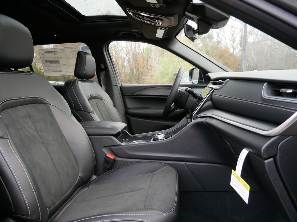 Thumbnail: 2025 Jeep Grand Cherokee L - 23