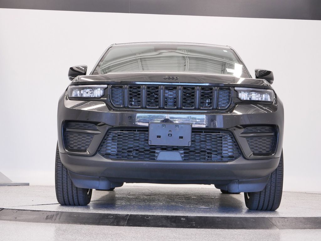 Thumbnail: 2023 Jeep Grand Cherokee - 11