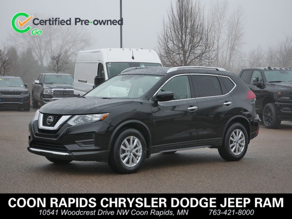 2020 Nissan Rogue SV's photo