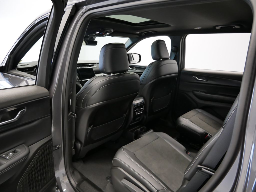 Thumbnail: 2025 Jeep Grand Cherokee L - 9