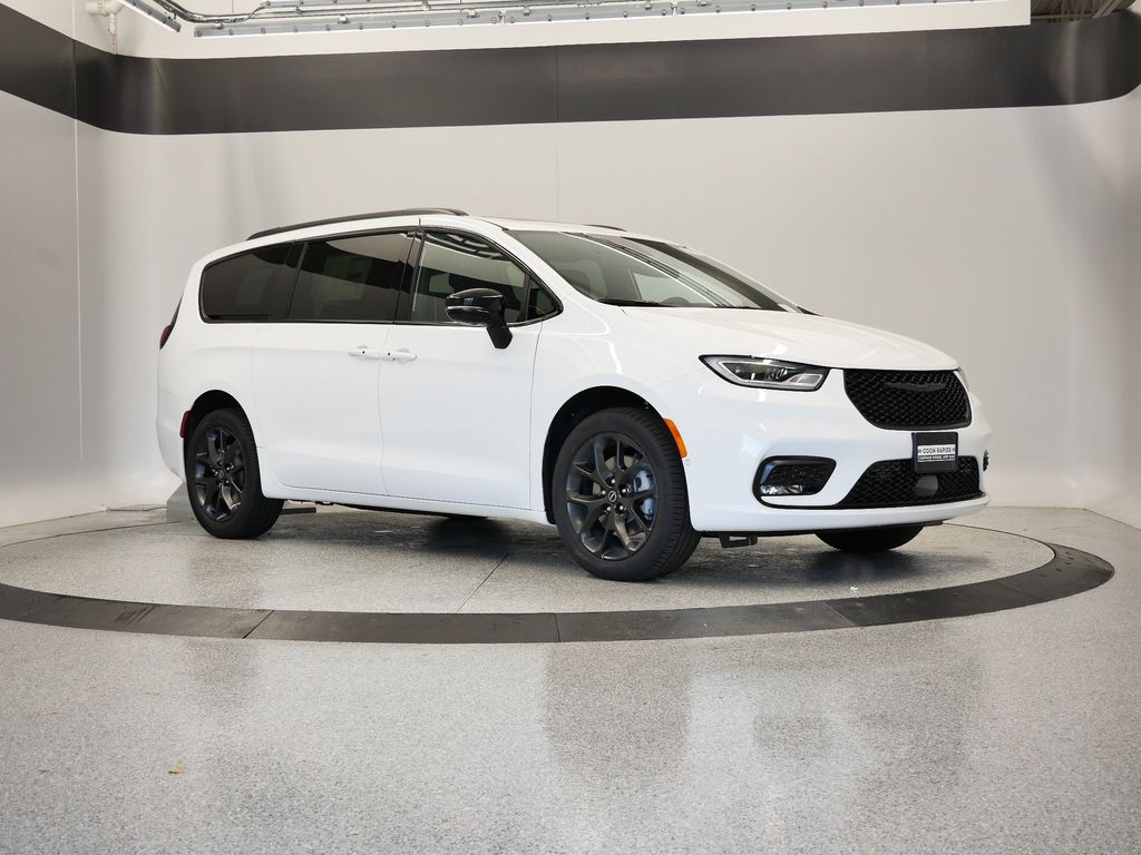 Thumbnail: 2026 Chrysler Pacifica - 43