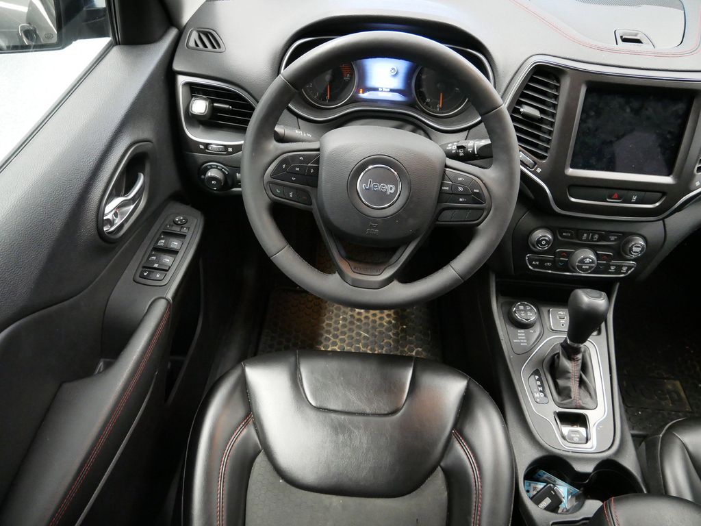 Thumbnail: 2022 Jeep Cherokee - 24