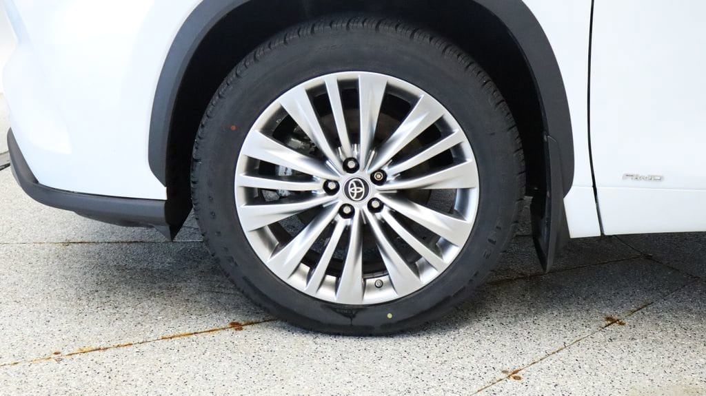 Thumbnail: 2022 Toyota Highlander - 16