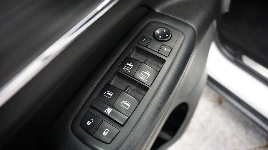 Thumbnail: 2021 Jeep Grand Cherokee - 34