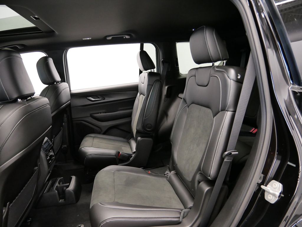 Thumbnail: 2025 Jeep Grand Cherokee L - 9