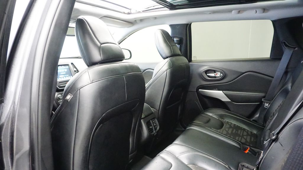 Thumbnail: 2022 Jeep Cherokee - 21