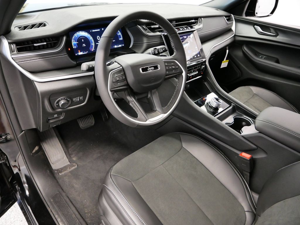 Thumbnail: 2025 Jeep Grand Cherokee L - 2