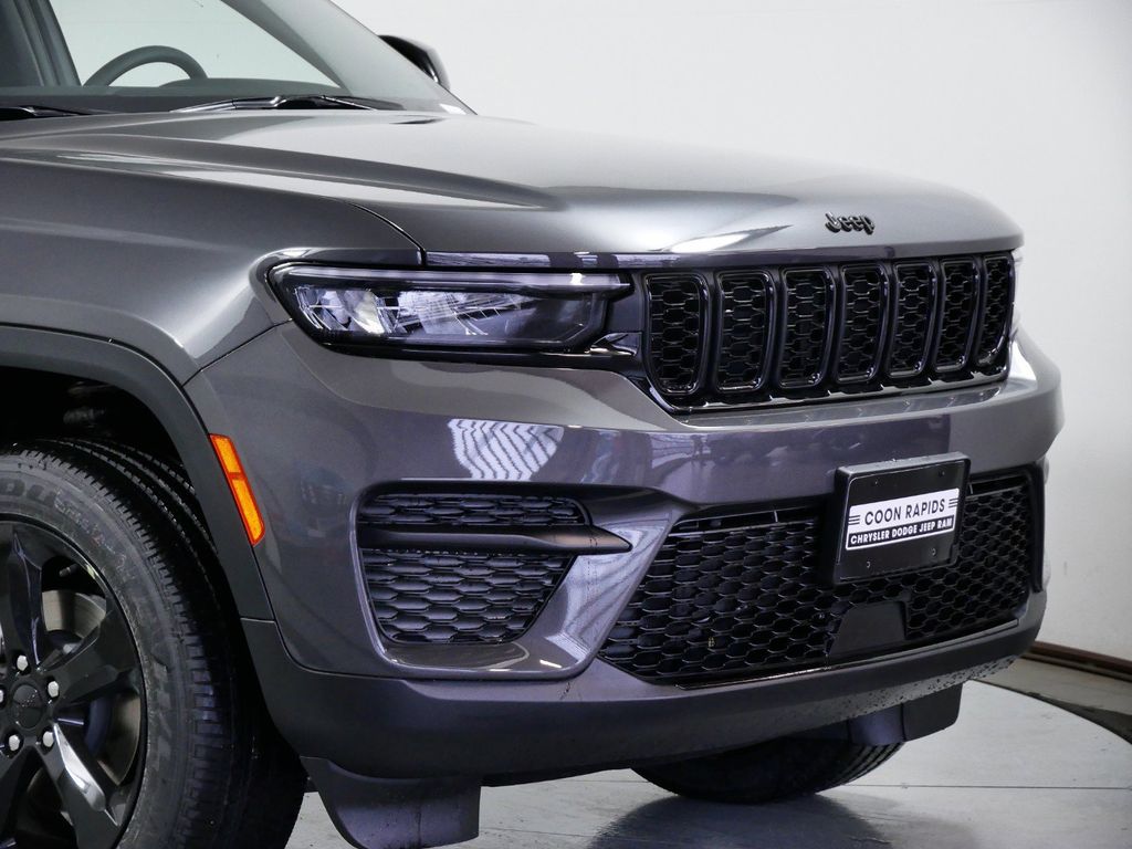 Thumbnail: 2024 Jeep Grand Cherokee - 3