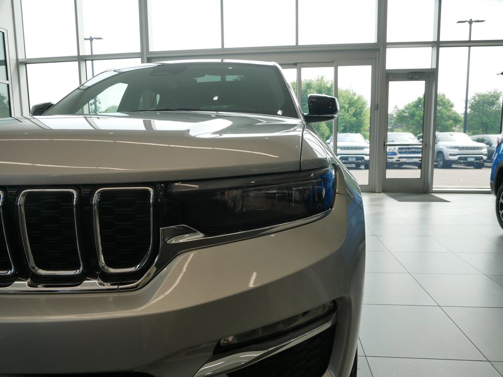 Thumbnail: 2025 Jeep Grand Cherokee - 9