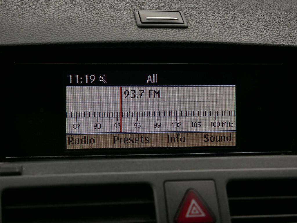 Thumbnail: 2011 Mercedes-Benz C-Class - 32
