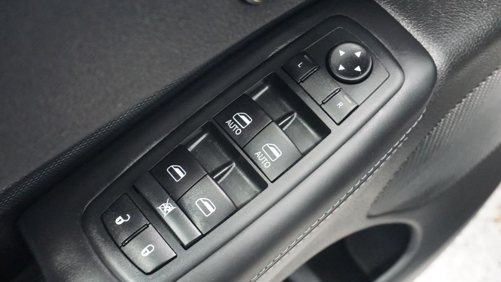 Thumbnail: 2020 Dodge Durango - 28