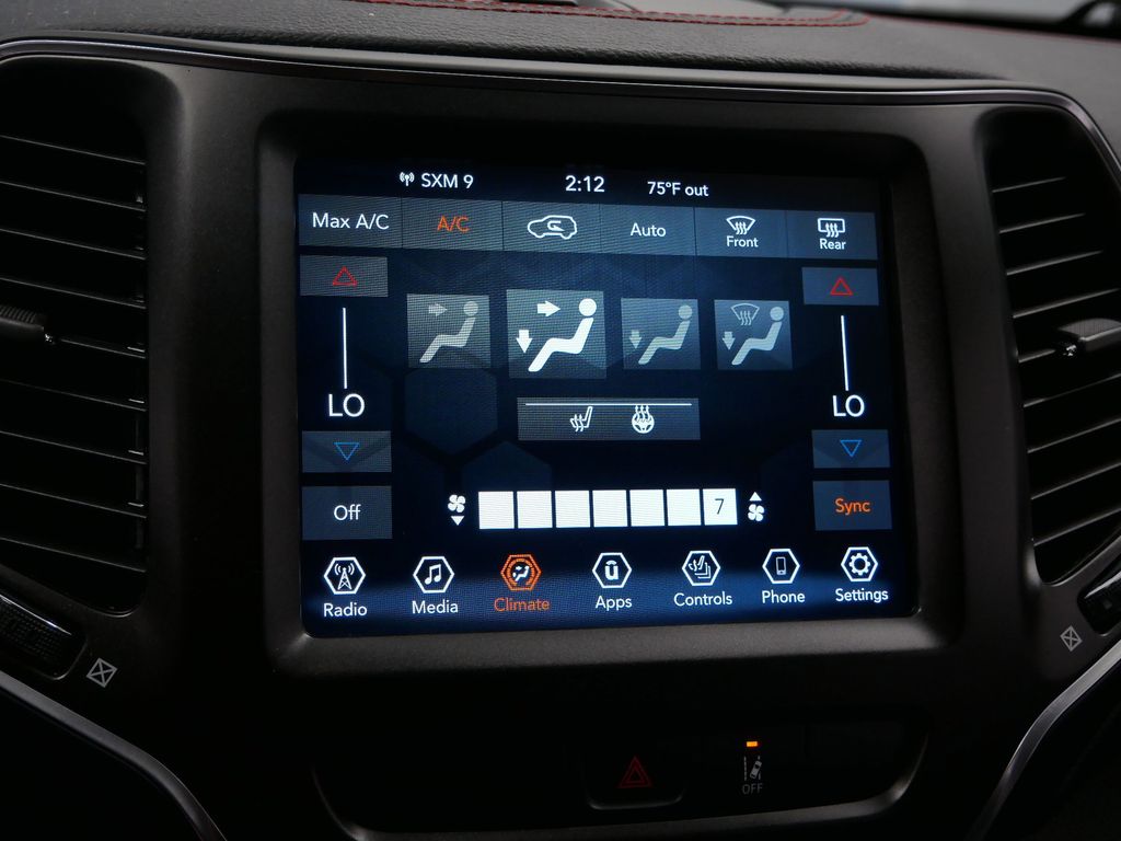 Thumbnail: 2022 Jeep Cherokee - 35