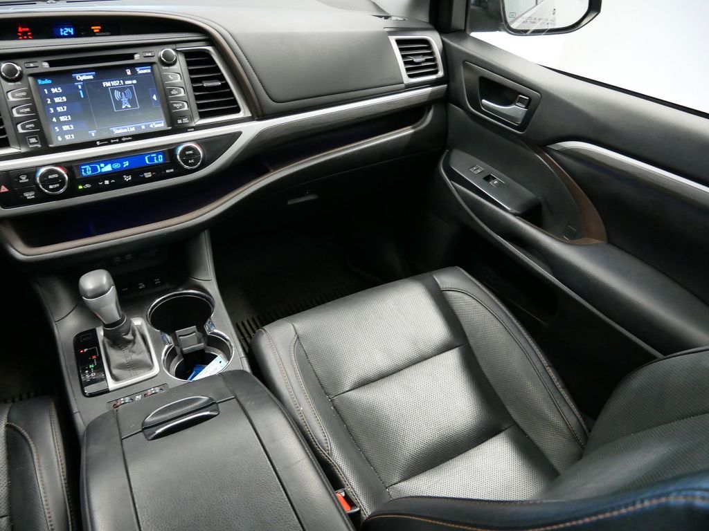 Thumbnail: 2017 Toyota Highlander - 28