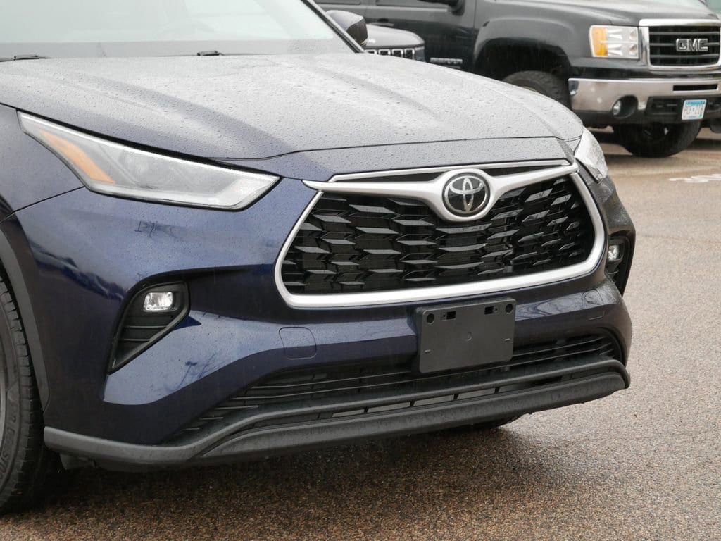 Thumbnail: 2021 Toyota Highlander - 3