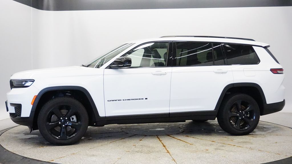 Thumbnail: 2022 Jeep Grand Cherokee L - 2