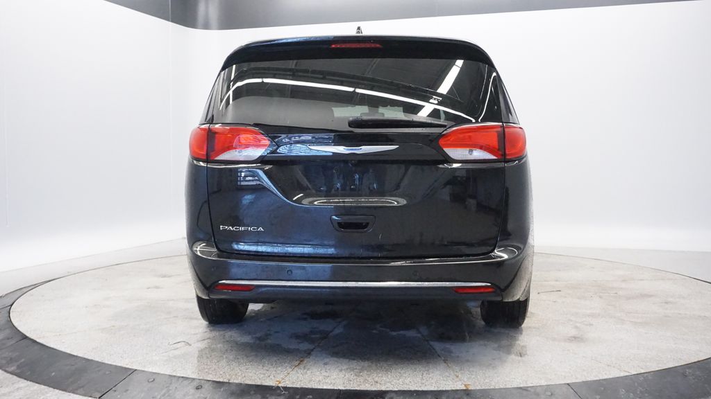 Thumbnail: 2018 Chrysler Pacifica - 4