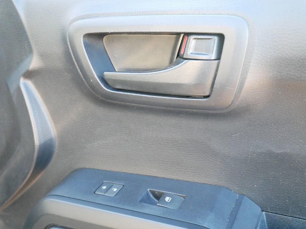 Thumbnail: 2019 Toyota Tacoma - 22