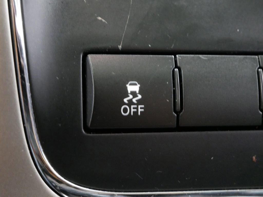 2012 Jeep Grand Cherokee Laredo 35