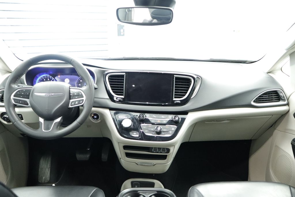 Thumbnail: 2023 Chrysler Pacifica - 24