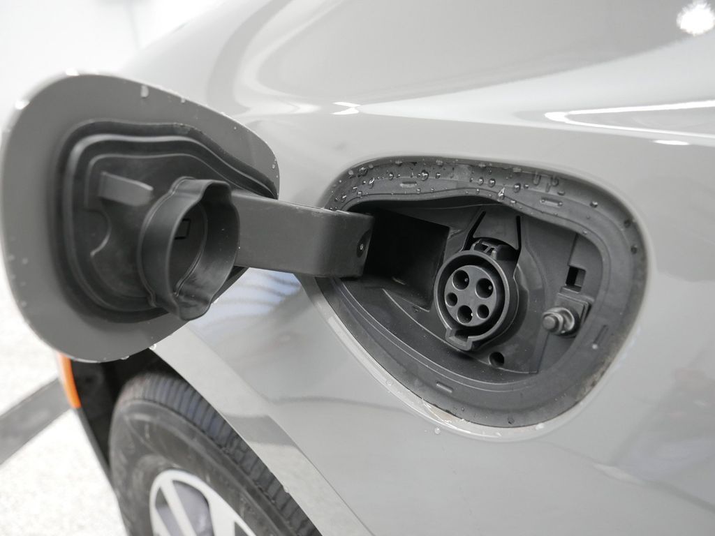 2025 Chrysler Pacifica Hybrid Select 18