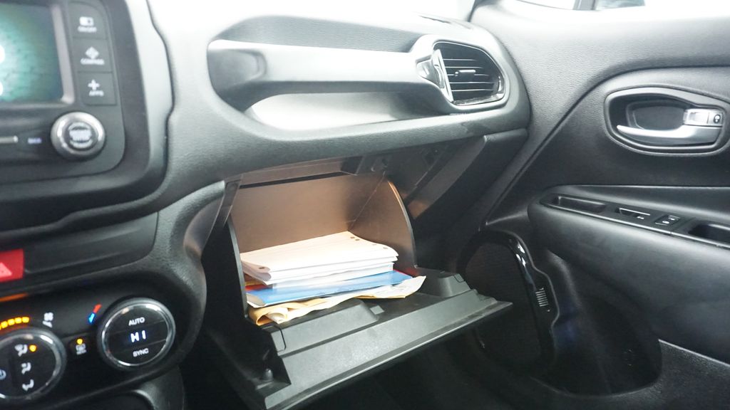 Thumbnail: 2016 Jeep Renegade - 37