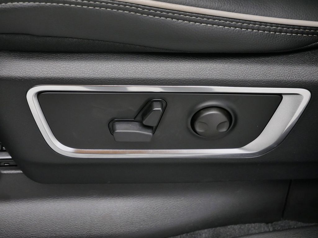 Thumbnail: 2026 RAM 1500 - 4