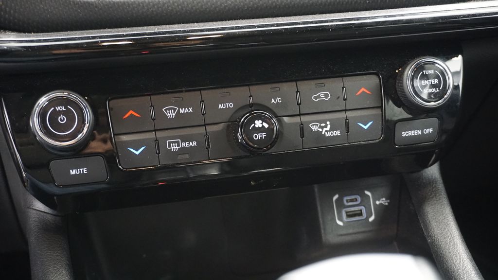 Thumbnail: 2022 Jeep Compass - 36