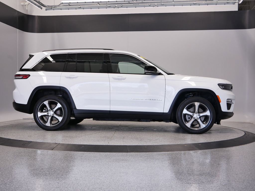 Thumbnail: 2023 Jeep Grand Cherokee - 48