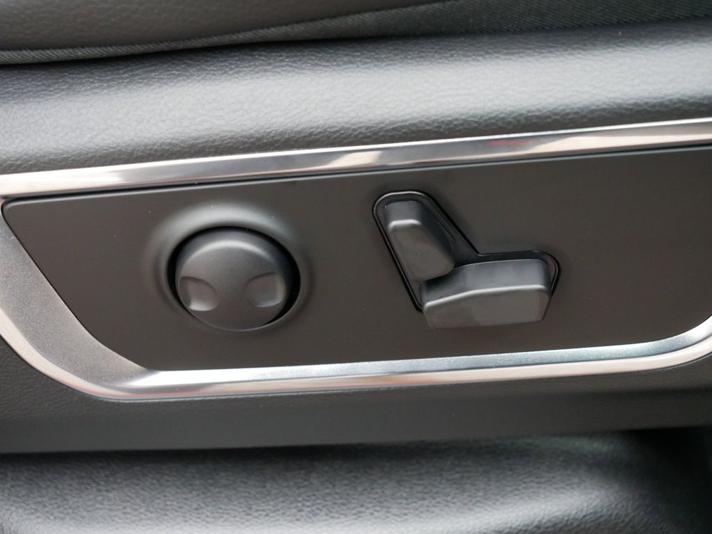 Thumbnail: 2025 RAM 1500 - 25