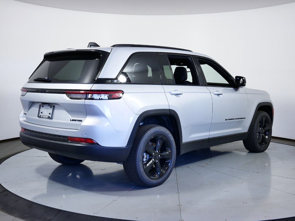 Thumbnail: 2025 Jeep Grand Cherokee - 10