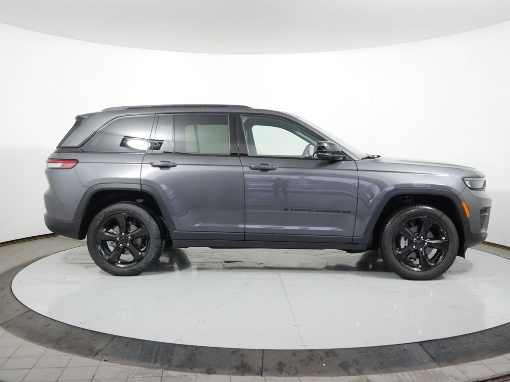 Thumbnail: 2025 Jeep Grand Cherokee - 8