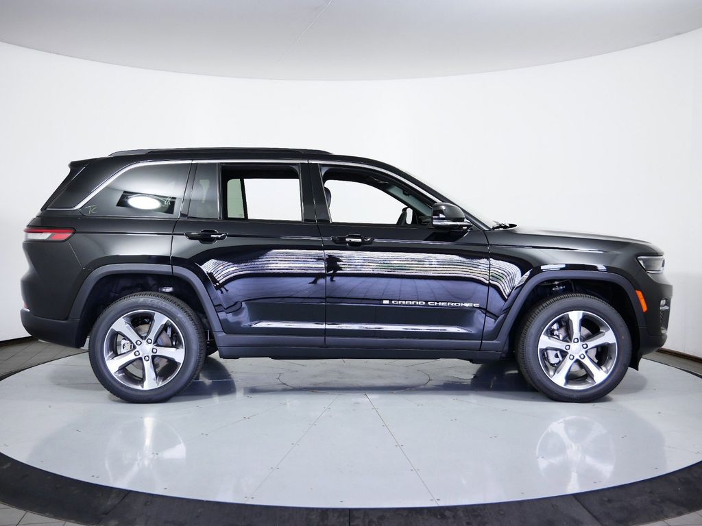 Thumbnail: 2025 Jeep Grand Cherokee - 8