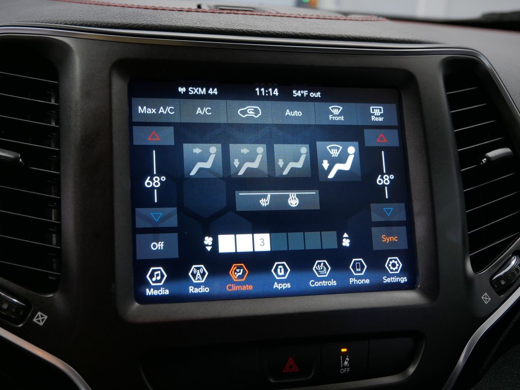 Thumbnail: 2022 Jeep Cherokee - 31