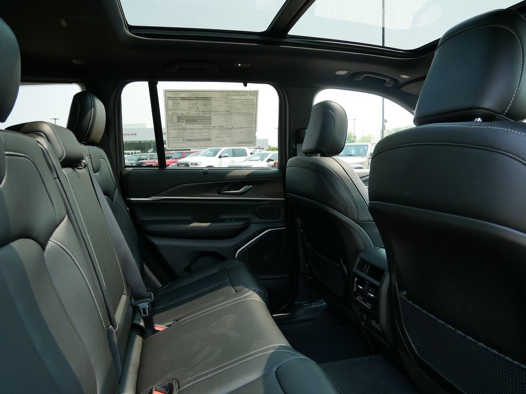 Thumbnail: 2025 Jeep Grand Cherokee - 26