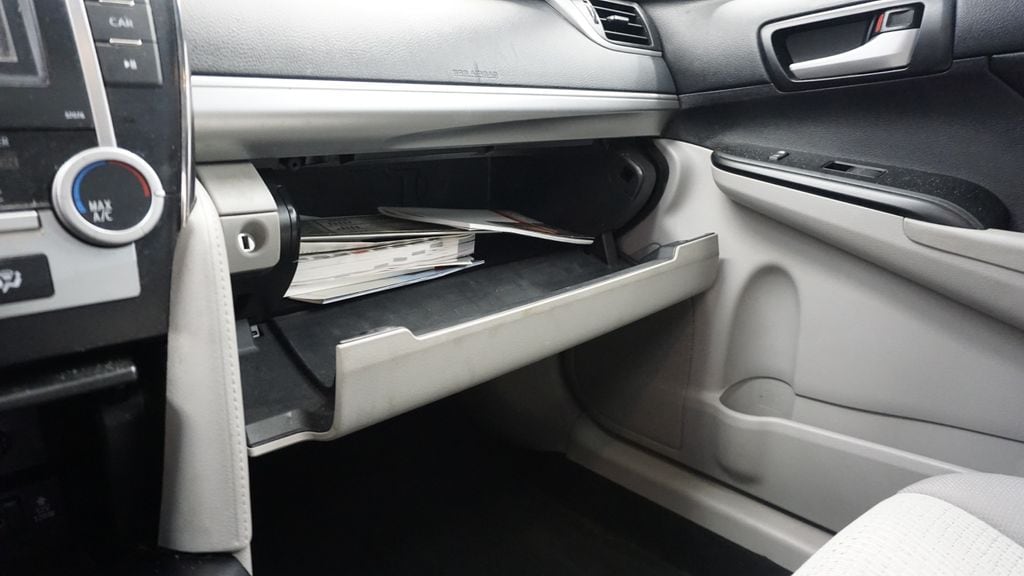 Thumbnail: 2013 Toyota Camry - 32