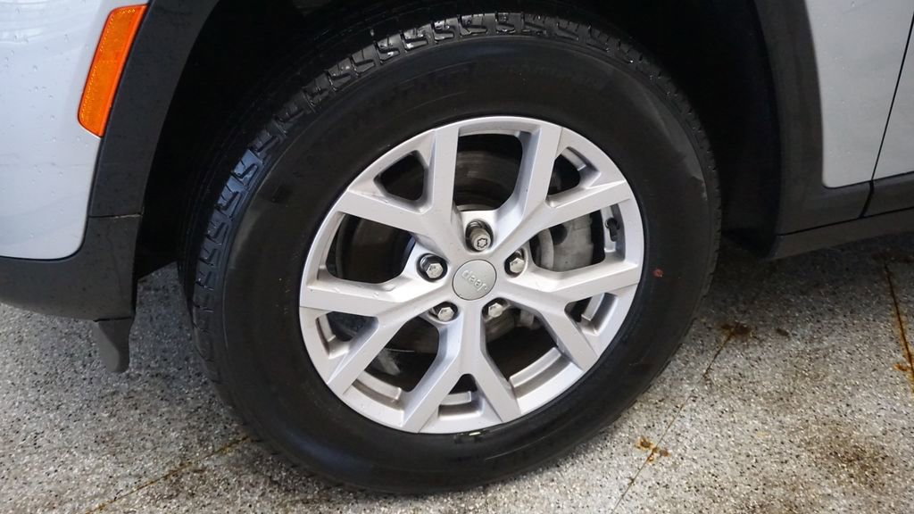 Thumbnail: 2022 Jeep Grand Cherokee - 13