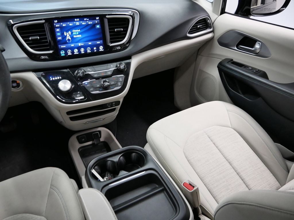Thumbnail: 2018 Chrysler Pacifica - 26