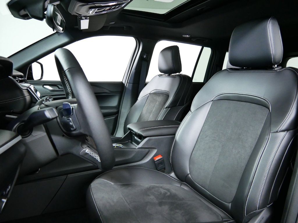 Thumbnail: 2024 Jeep Grand Cherokee - 35