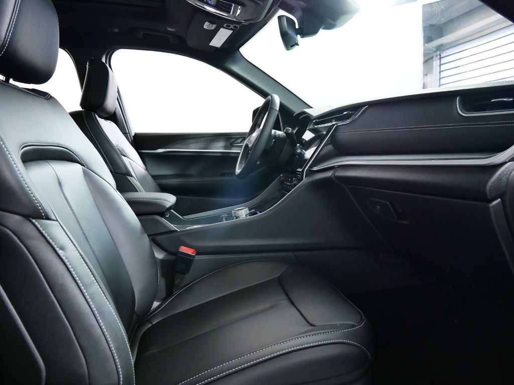 Thumbnail: 2025 Jeep Grand Cherokee L - 23