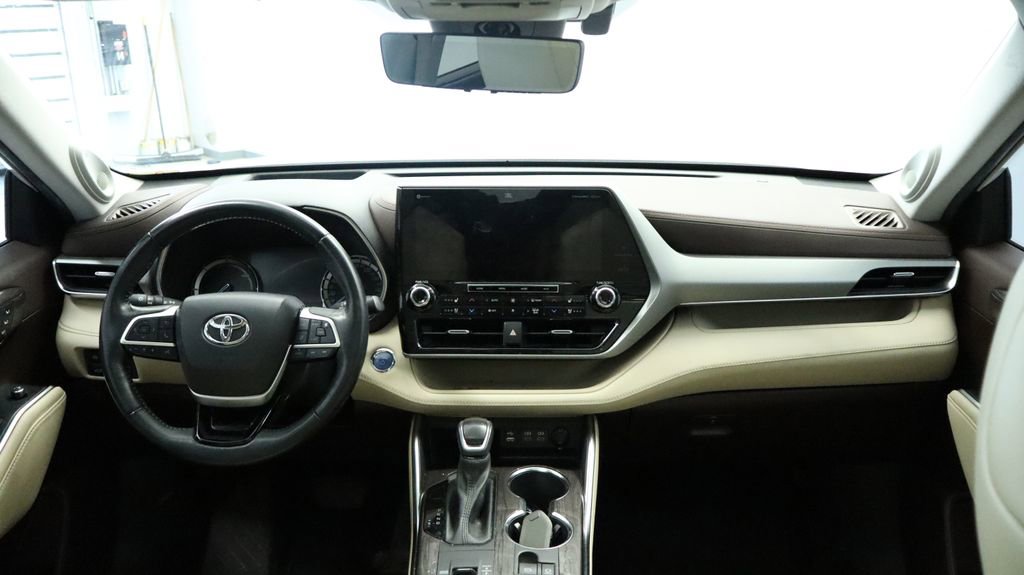 Thumbnail: 2022 Toyota Highlander - 24