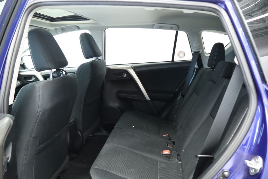 Thumbnail: 2015 Toyota RAV4 - 21