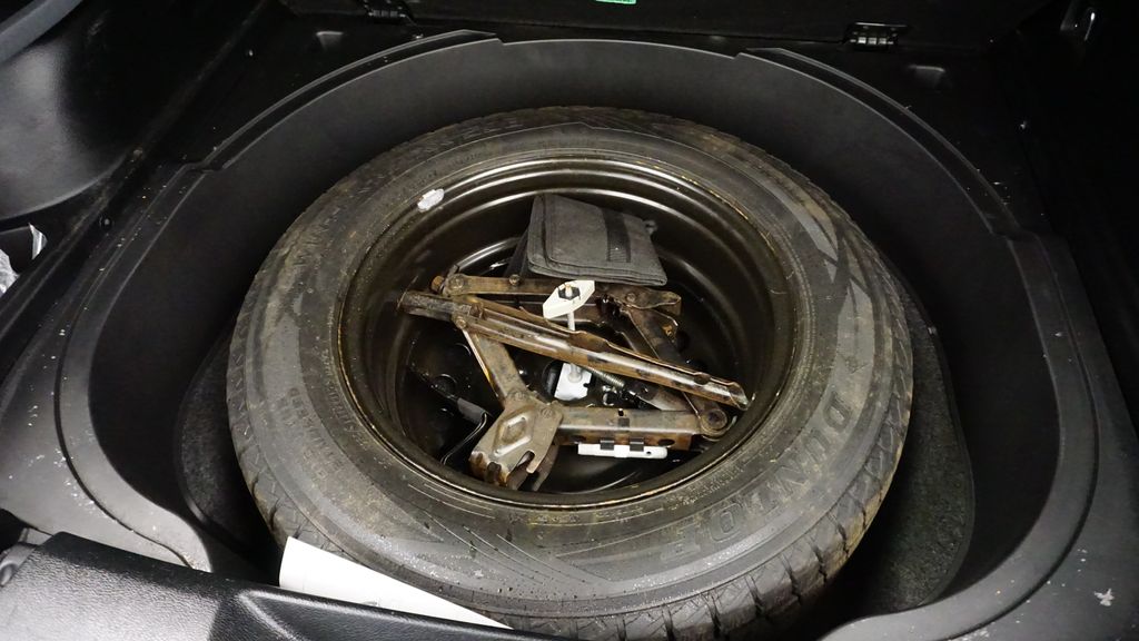 Thumbnail: 2016 Jeep Cherokee - 16