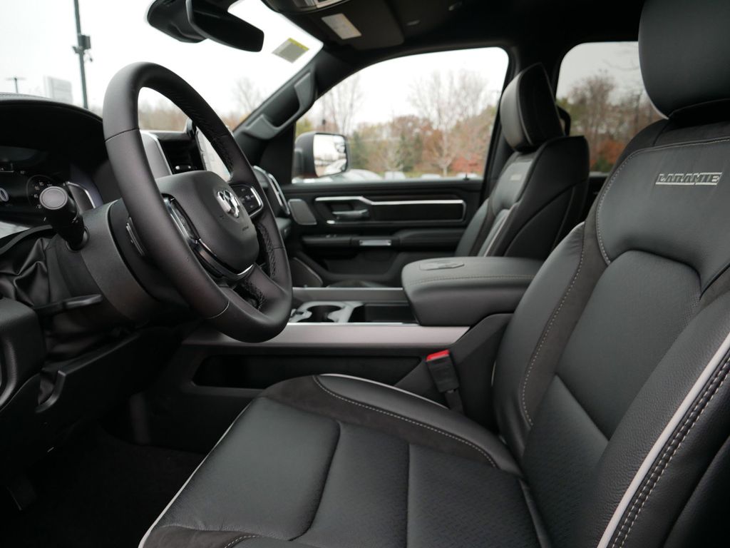 Thumbnail: 2025 RAM 1500 - 32