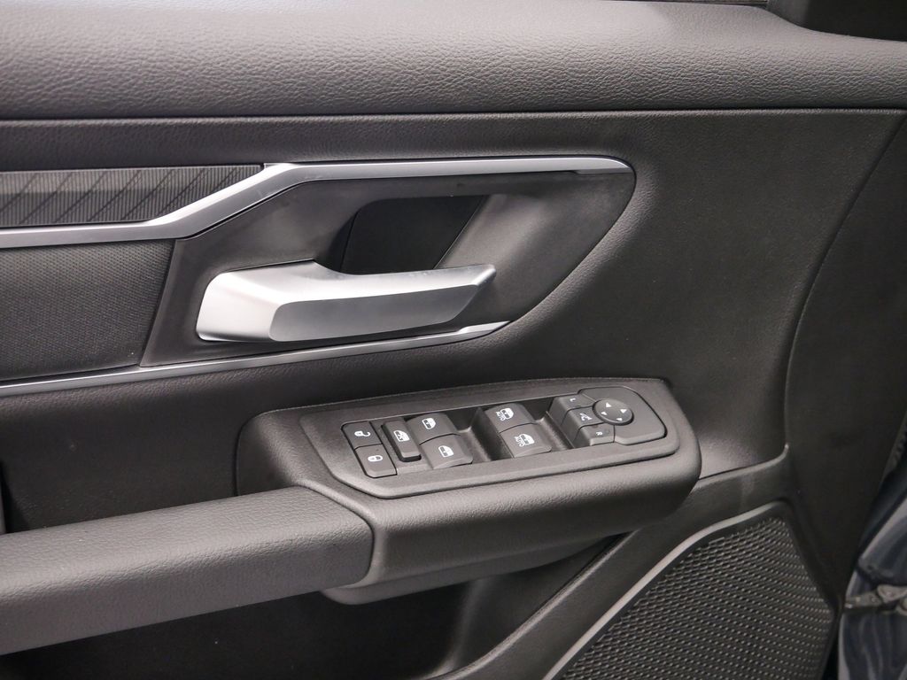 Thumbnail: 2026 RAM 1500 - 6