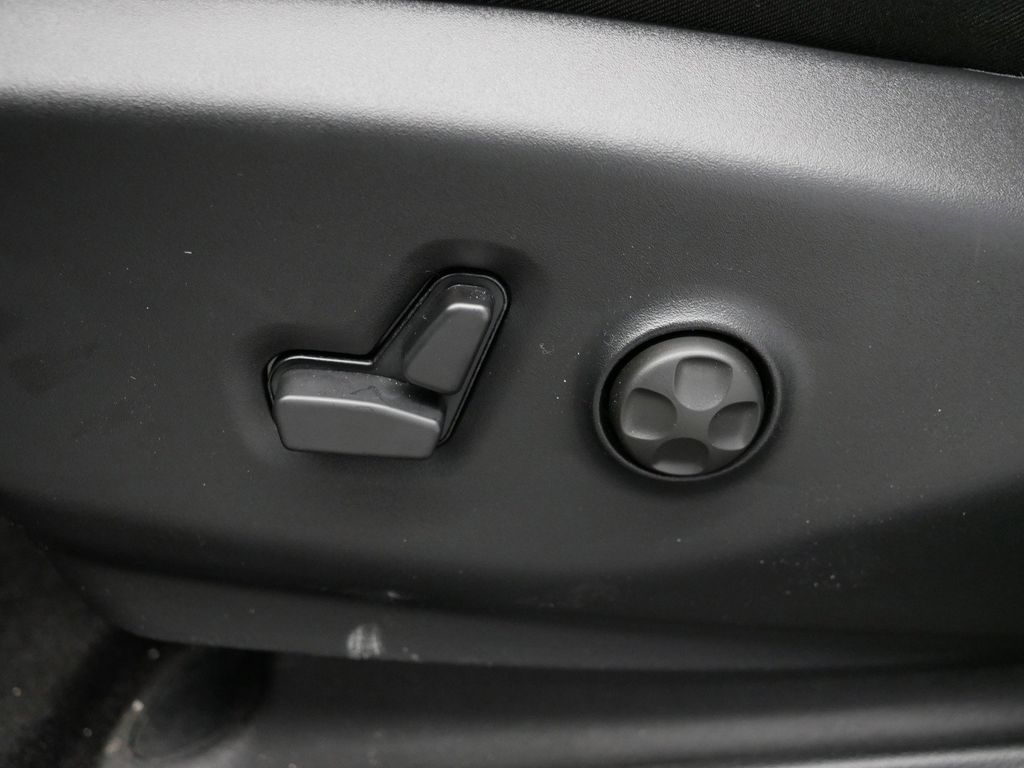 2025 Chrysler Pacifica Hybrid Select 38