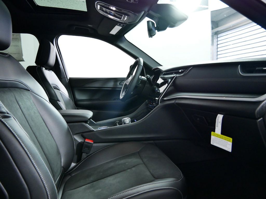 Thumbnail: 2025 Jeep Grand Cherokee L - 19