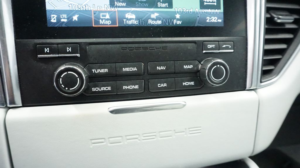 Thumbnail: 2017 Porsche Macan - 30