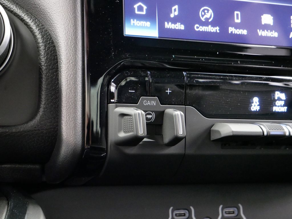 Thumbnail: 2026 RAM 1500 - 35